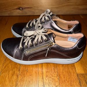 Clarks Nalle Lace Bronze Metallic sneaker. NWOT